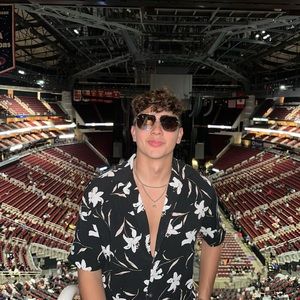 Meet your Posher, Diego